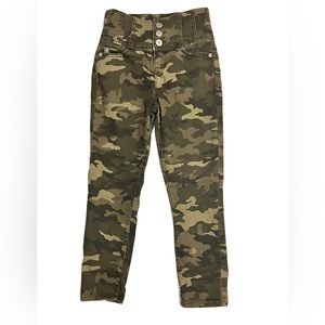 No Bo. Cropped Skinny Capris size 5